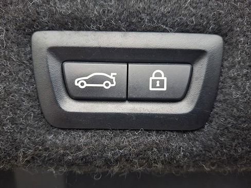 Used 2019 BMW 540i w/ M Sport Package image 29