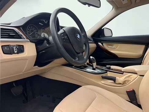 Used 2018 BMW 320i Sedan RWD image 2