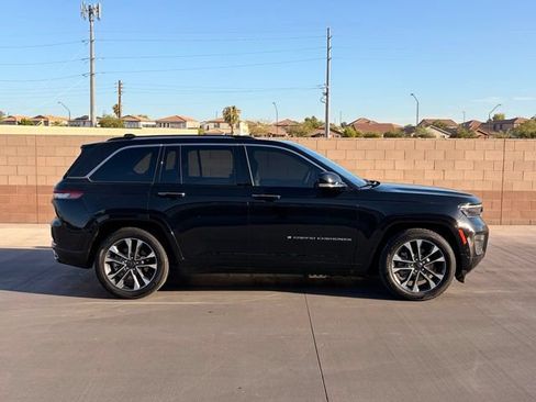 Used 2024 Jeep Grand Cherokee Overland w/ Luxury Tech Group IV AWD/4WD image 7