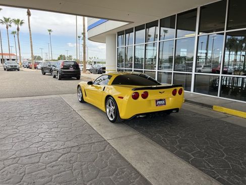 Used 2007 Chevrolet Corvette Coupe w/ Preferred Equipment Group RWD image 3