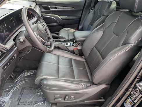 Used 2024 Kia Telluride SX w/ Towing Package FWD image 17