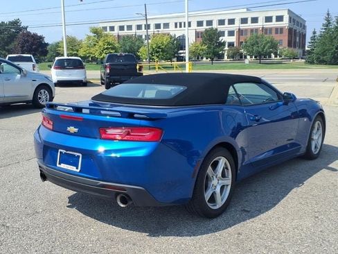 Used 2018 Chevrolet Camaro LT RWD image 5
