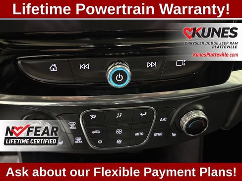 Used 2023 Chevrolet Traverse LT image 28