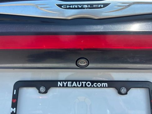 Used 2024 Chrysler Pacifica Touring-L FWD image 17