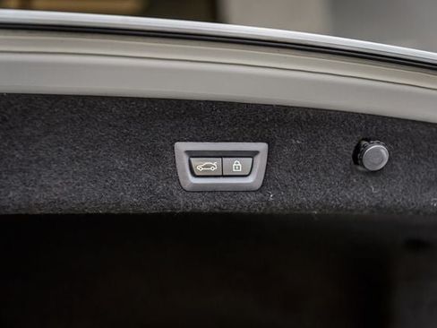 Used 2018 BMW 740i xDrive AWD/4WD image 12