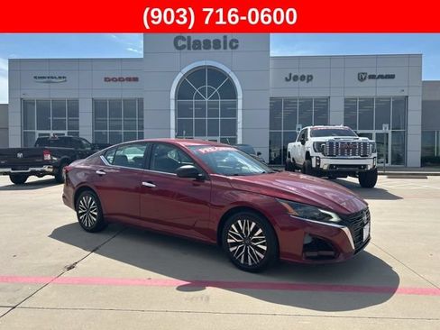 Used 2024 Nissan Altima 2.5 SV FWD image 1