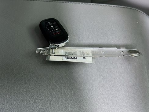 Used 2025 Honda Pilot EX-L image 33