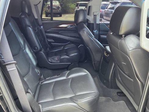 Used 2018 Cadillac Escalade Luxury AWD/4WD image 12