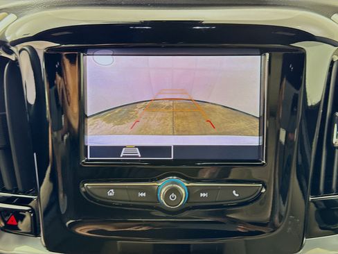 Used 2023 Chevrolet Traverse LS FWD image 15
