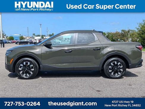 Used 2025 Hyundai Santa Cruz SEL FWD image 2