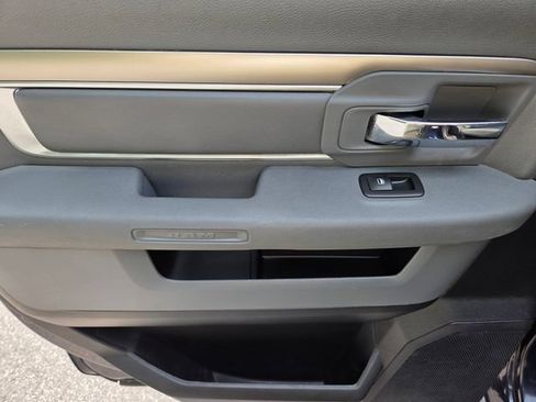 Used 2016 RAM 1500 Classic SLT AWD/4WD image 34