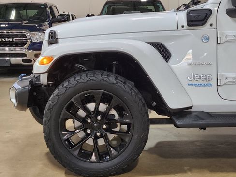 Used 2021 Jeep Wrangler Unlimited Sahara w/ Cold Weather Group AWD/4WD image 5