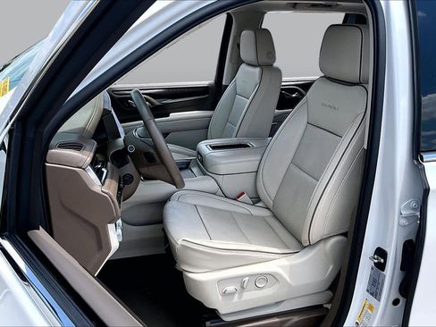 Used 2023 GMC Yukon Denali RWD image 8