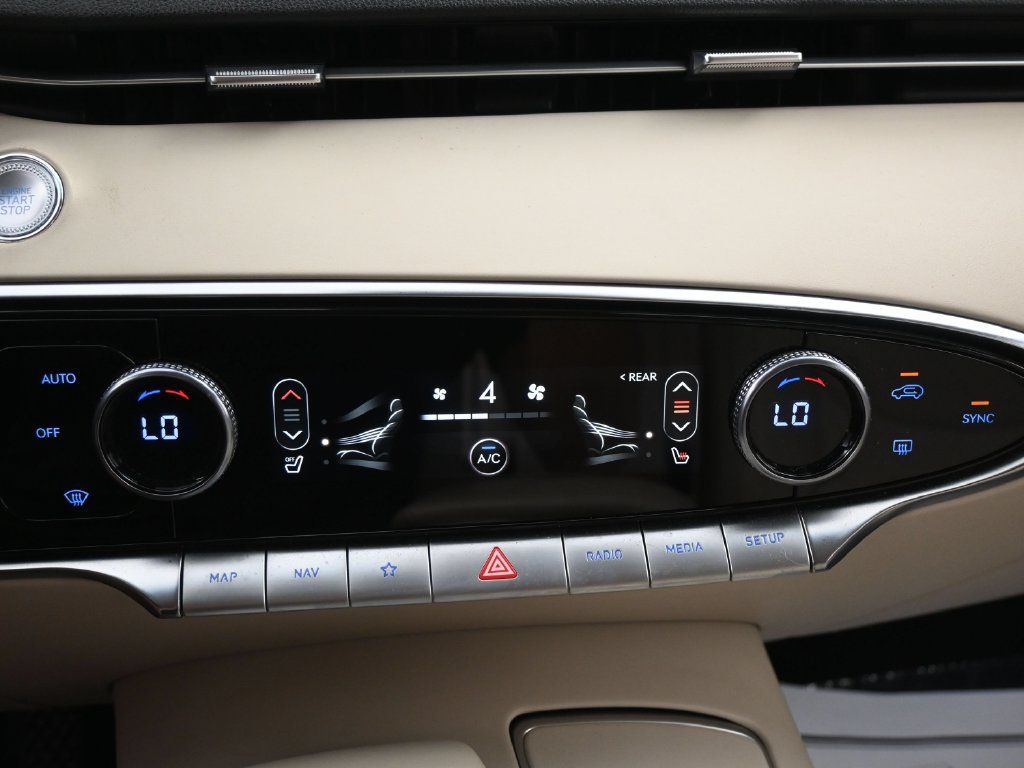 Used 2023 Genesis GV70 2.5T AWD/4WD image 16