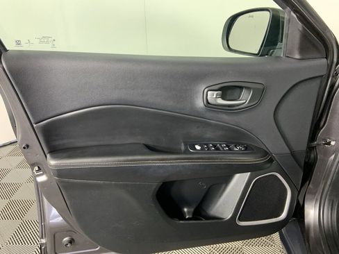Used 2018 Jeep Compass Latitude image 22