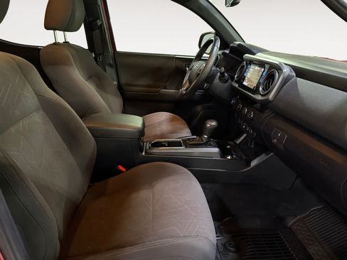Used 2018 Toyota Tacoma TRD Sport RWD image 22