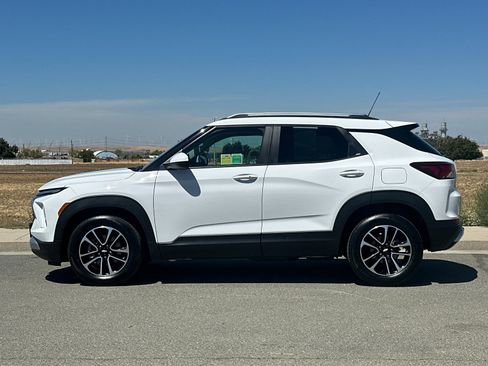 Used 2024 Chevrolet TrailBlazer LT w/ LT Cold Weather Package image 7