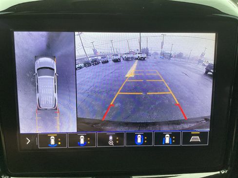 Used 2020 Chevrolet Traverse Premier image 21