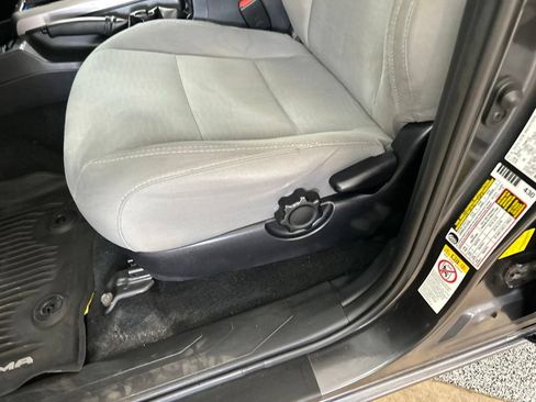 Used 2019 Toyota Tacoma SR5 AWD/4WD image 11