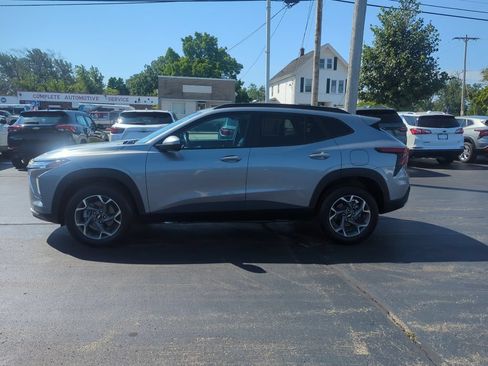 Certified 2024 Chevrolet Trax LT w/ LT Convenience Package FWD image 5