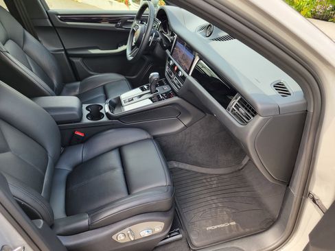 Certified 2025 Porsche Macan image 29