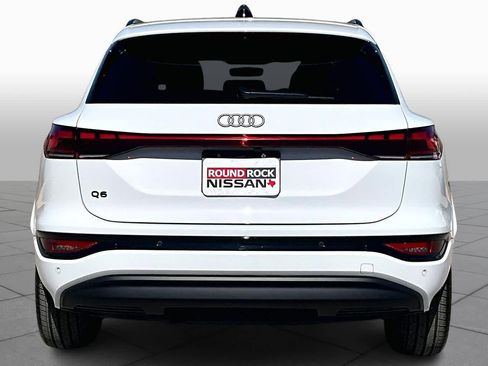 Used 2025 Audi Q6 e-tron Premium w/ Convenience Package image 5