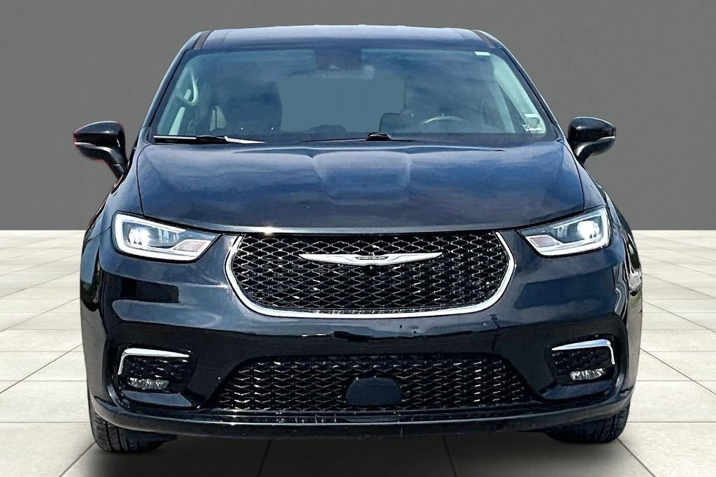 Used 2023 Chrysler Pacifica Touring-L FWD image 3