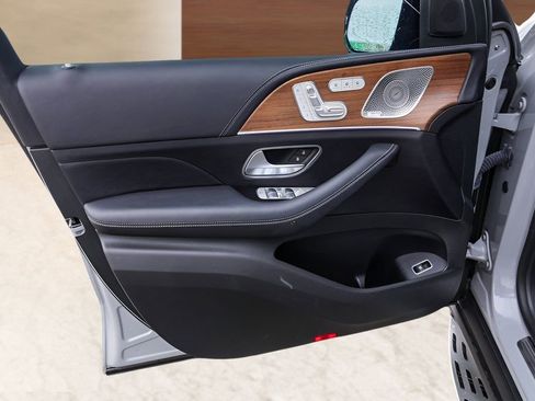 Used 2024 Mercedes-Benz GLS 580 4MATIC image 24