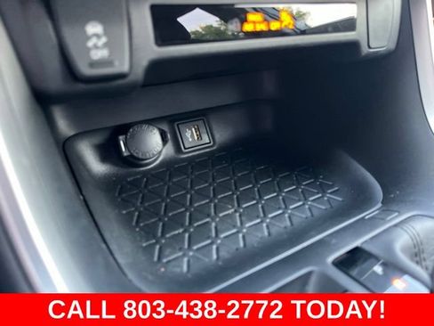 Used 2025 Toyota RAV4 XLE AWD/4WD image 26
