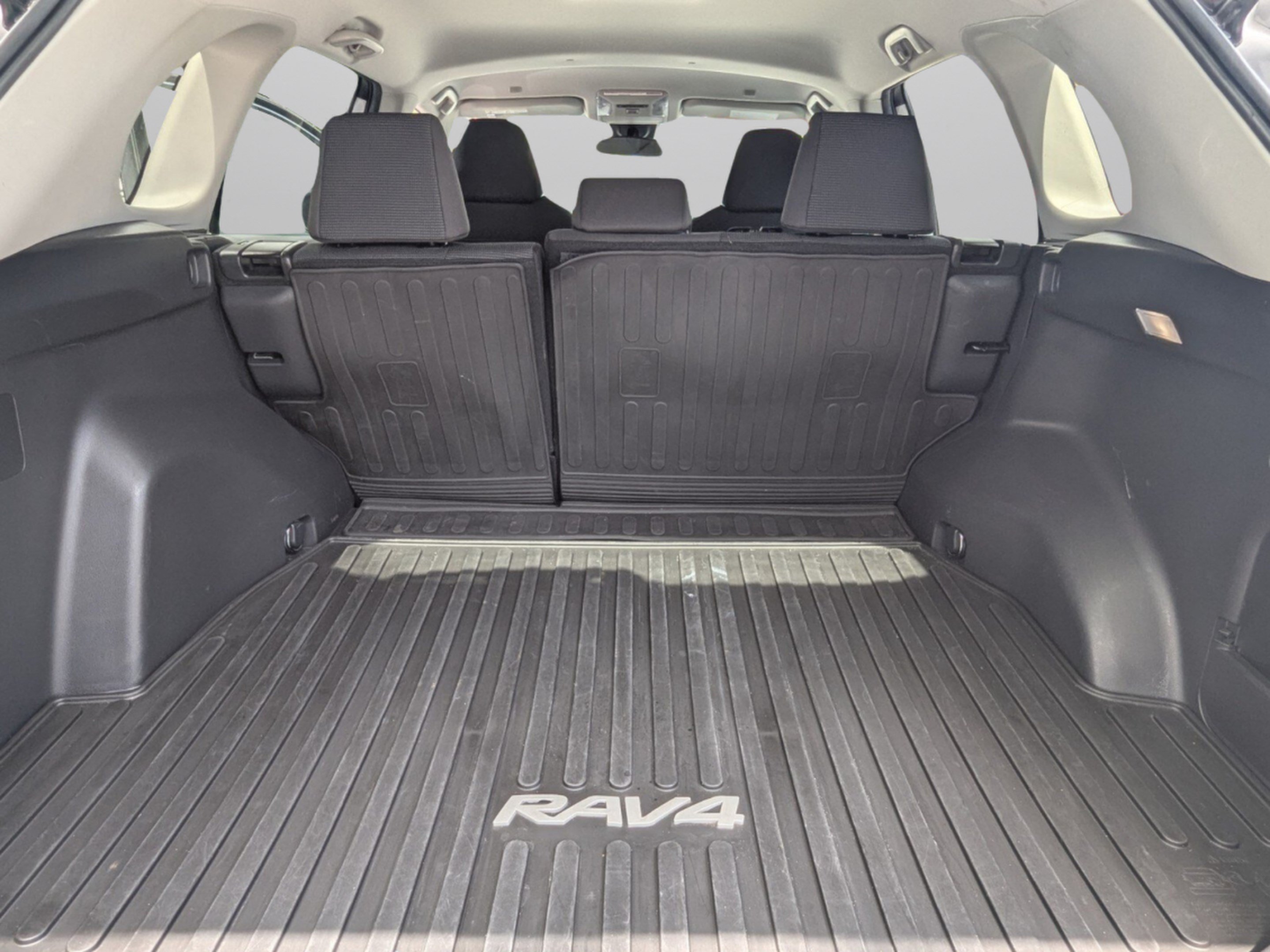 Used 2023 Toyota RAV4 LE FWD image 31