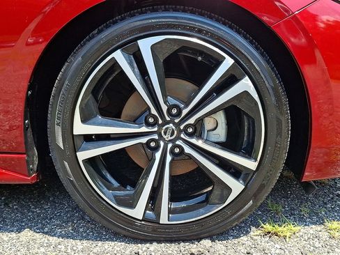 Certified 2023 Nissan Sentra SR w/ SR Premium Package FWD image 9