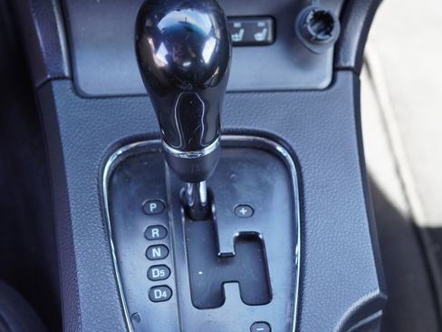 Used 2004 Ford Thunderbird image 41