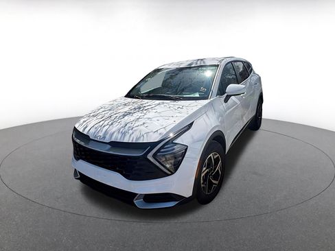 Used 2025 Kia Sportage LX image 2