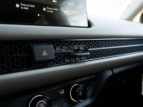 Certified 2026 Honda HR-V LX image 33