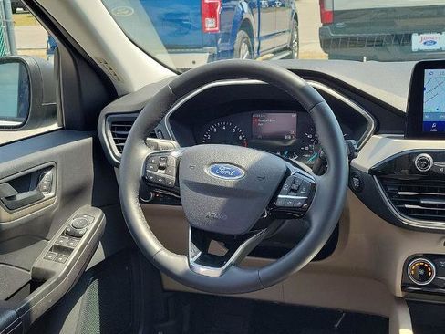 Certified 2022 Ford Escape SE w/ Cold Weather Package AWD/4WD image 15
