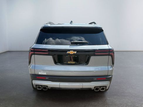 Used 2026 Chevrolet Traverse LT w/ LPO, Floor Liner Package FWD image 4