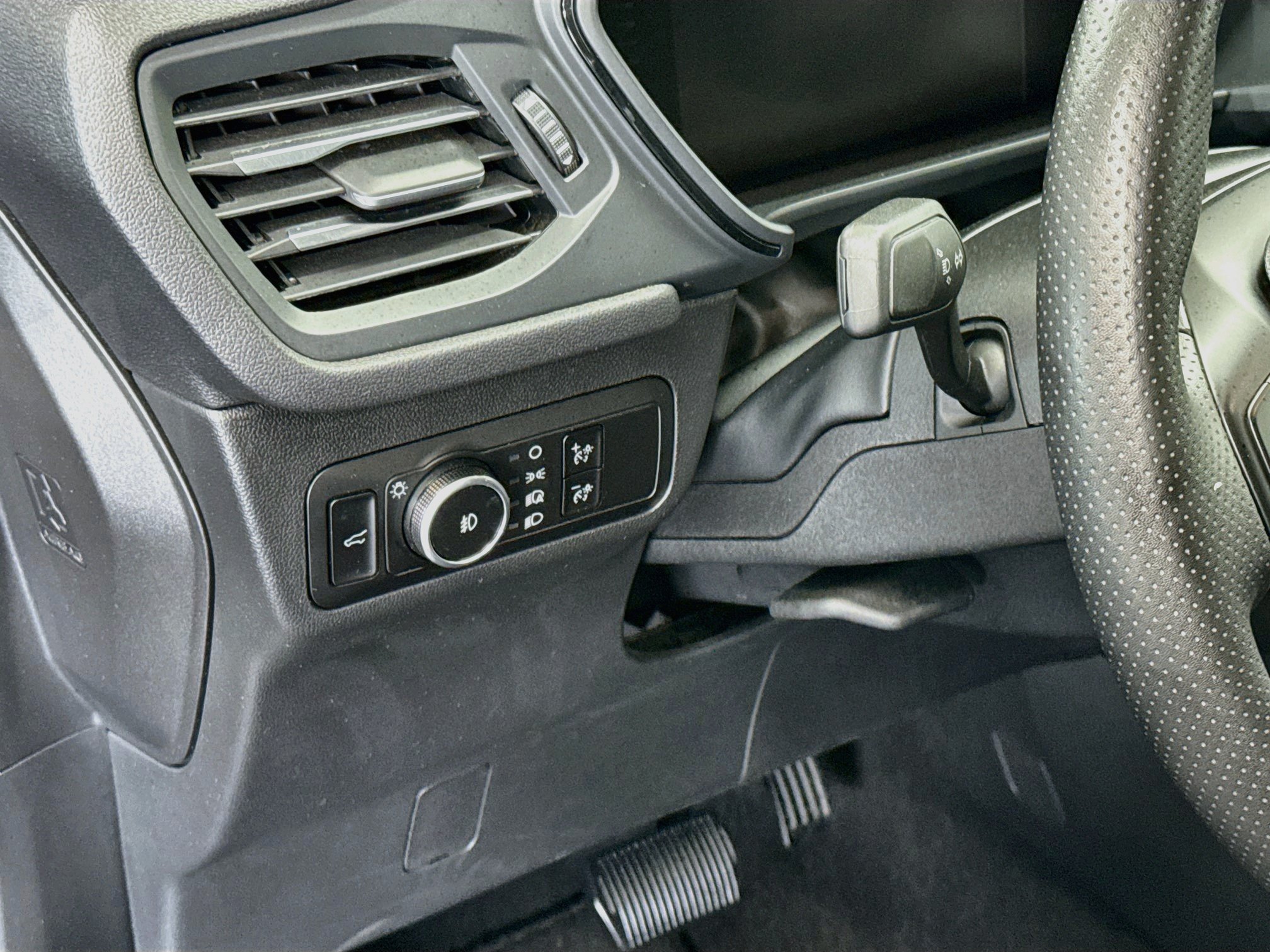 Used 2025 Ford Escape ST-Line Select AWD/4WD image 17