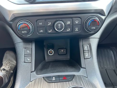 Used 2019 GMC Acadia SLT AWD/4WD image 28