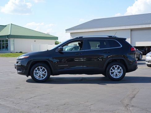 Used 2018 Jeep Cherokee Latitude w/ Safety Group AWD/4WD image 6
