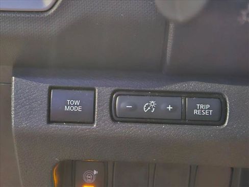 Used 2022 Nissan Frontier SV w/ Technology Package RWD image 13