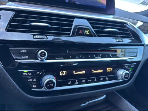 Used 2019 BMW 530e w/ Convenience Package image 26