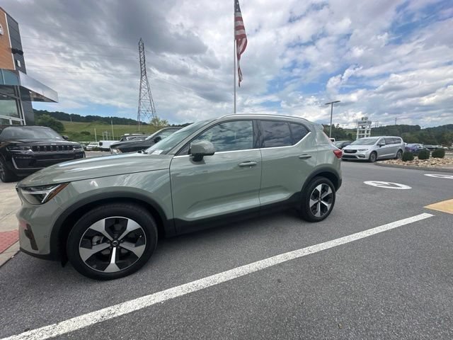 Used 2025 Volvo XC40 B5 Plus w/ Protection Package Premier AWD/4WD image 31