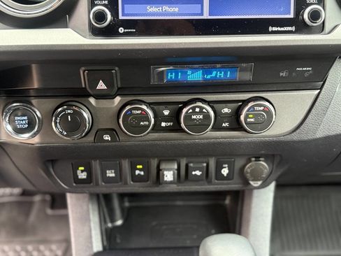 Used 2022 Toyota Tacoma TRD Off-Road image 20
