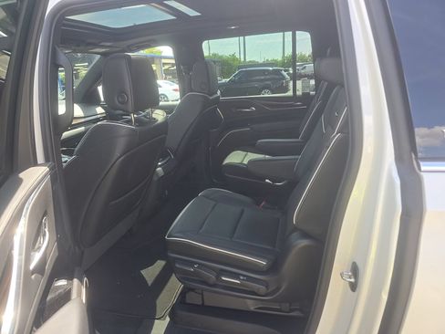 Used 2023 Cadillac Escalade ESV Premium Luxury AWD/4WD image 14