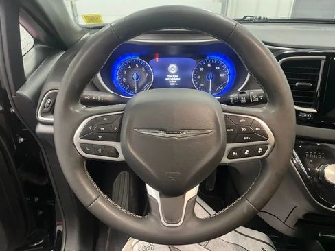 Used 2025 Chrysler Pacifica Select FWD image 21