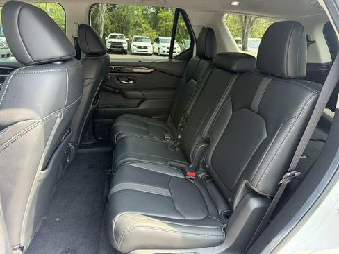 Used 2025 Honda Pilot EX-L image 7