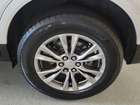 Certified 2022 Cadillac XT5 Premium Luxury image 9