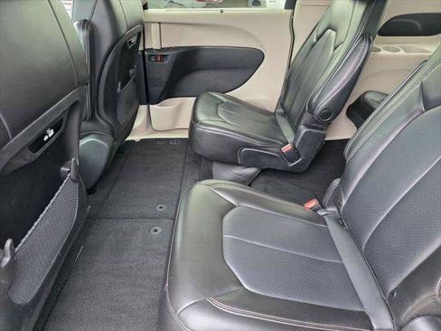 Certified 2023 Chrysler Pacifica Touring-L FWD image 14