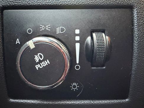 Used 2013 Dodge Challenger R/T image 19