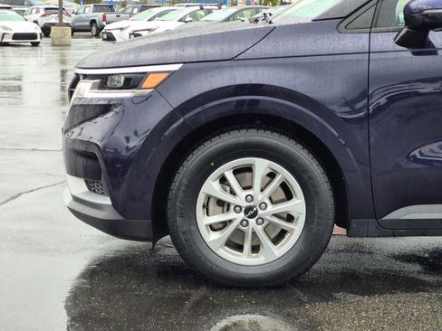 Used 2024 Kia Carnival LX image 24